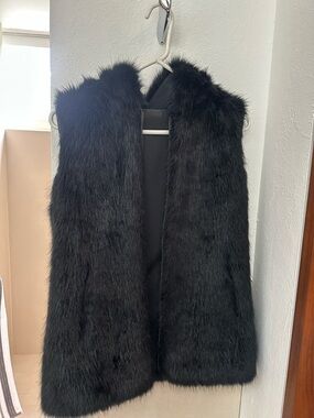 Chic Black Faux Fur Vest for Women